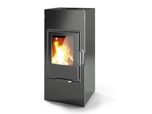 Der Kaminofen Logastyle Lucrum im neuen Buderus Design. © Buderus © Buderus
